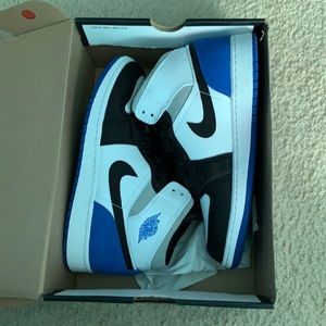 Air Jordan 1 Mid SE (GS) 7y (8.5 W)